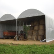 Struttura multipla composta da 2 strutture da mt. 7x15 coperte in telo PVC ignifugo per magazzino paglia e macchine agricole